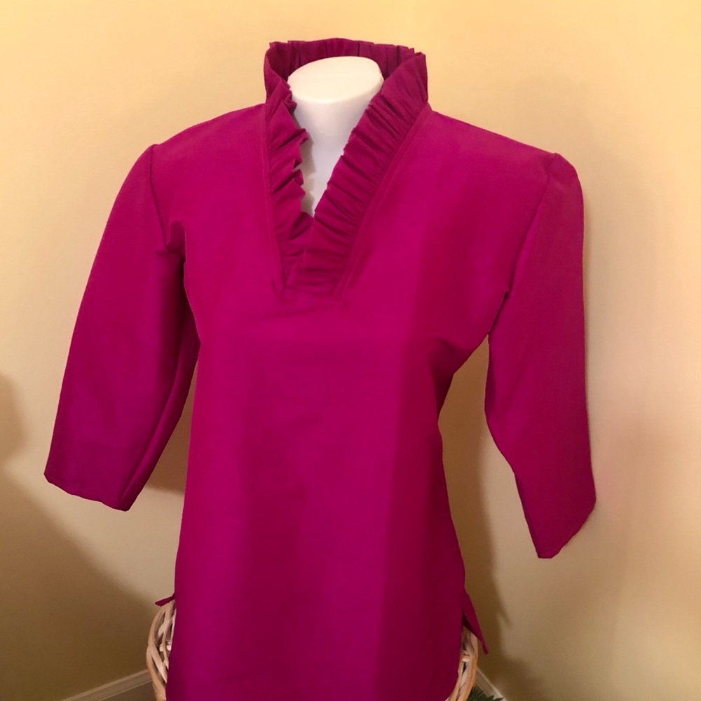 Haley & Hound, size M, tunic top, V neck ruffle